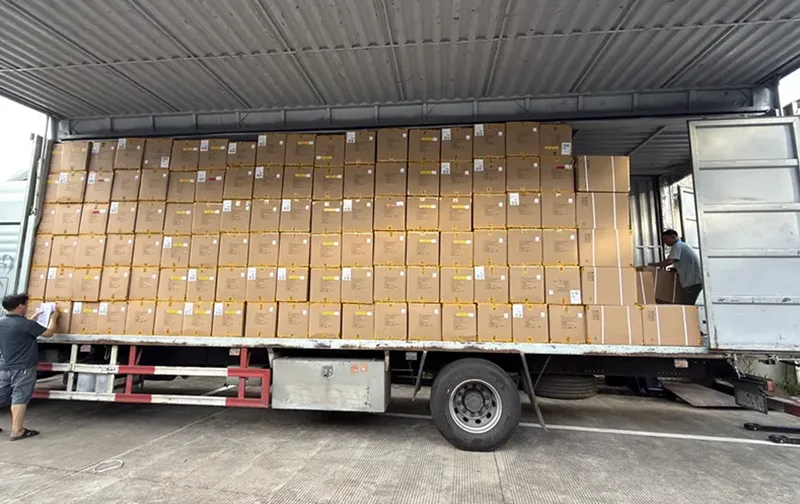 Relaxed Mint-to-White Ombre T-Shirt with Dropped Shoulders